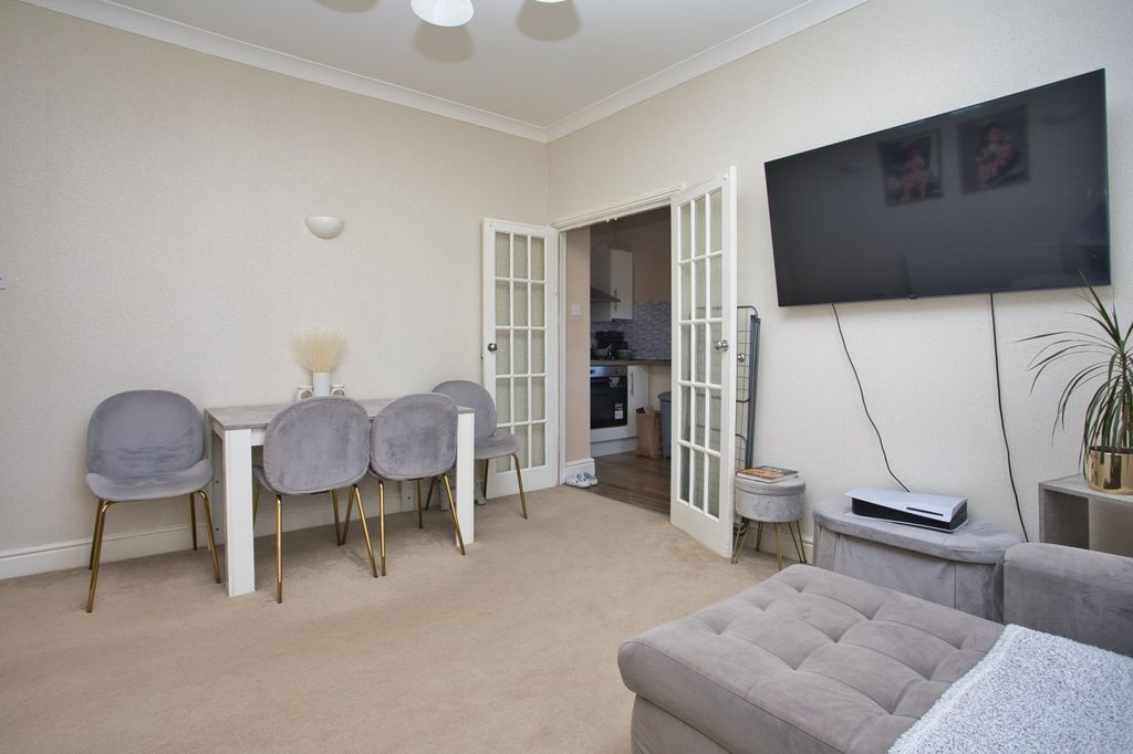 Property photo 3 of 7 Picture 3