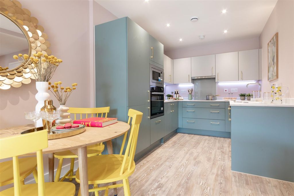 Property photo 2 of 16 Granada Building, E17