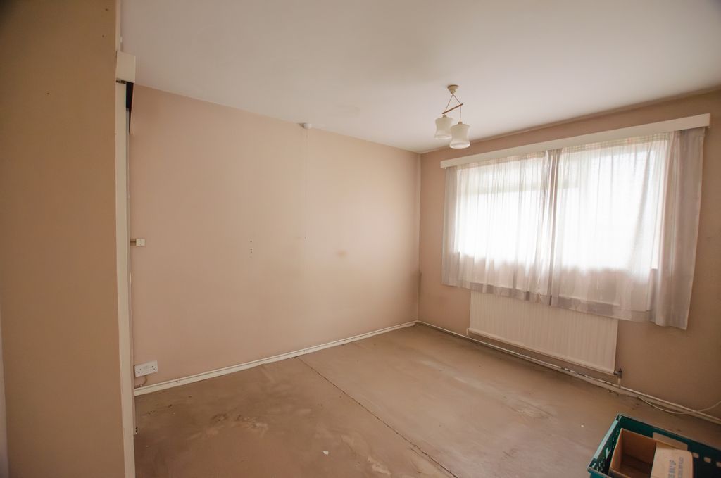 Property photo 3 of 10 69 Queens Crescent - Tps Bodmin 01208 74182-2