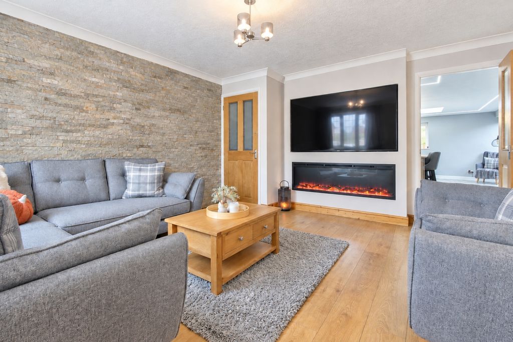 Property photo 2 of 15 Lounge