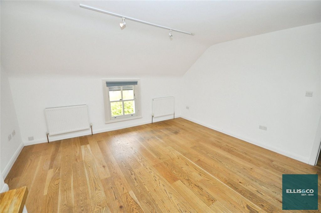 Property photo 3 of 9 Picture No. 18