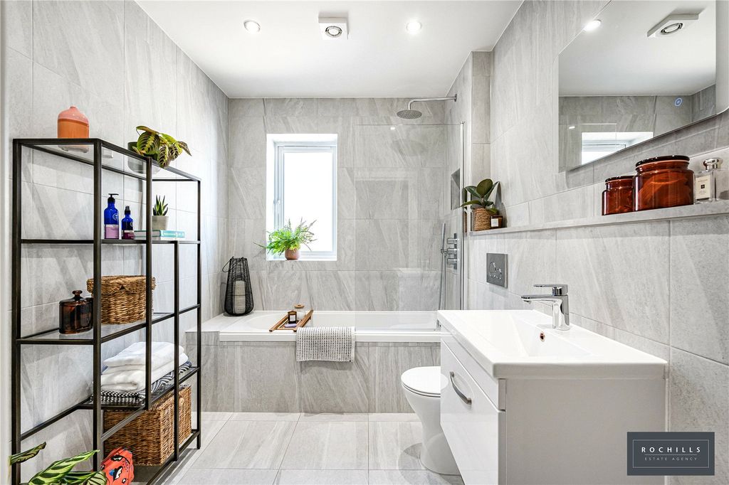 Property photo 3 of 23 Picture No. 25