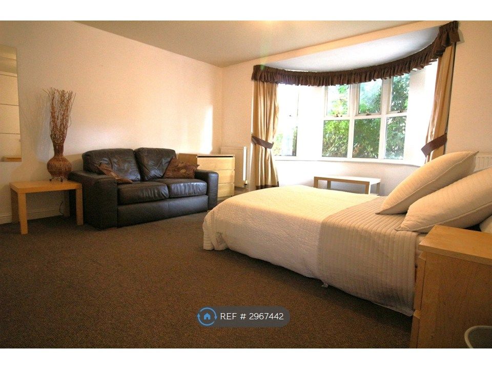Property photo 2 of 4 Bedroom