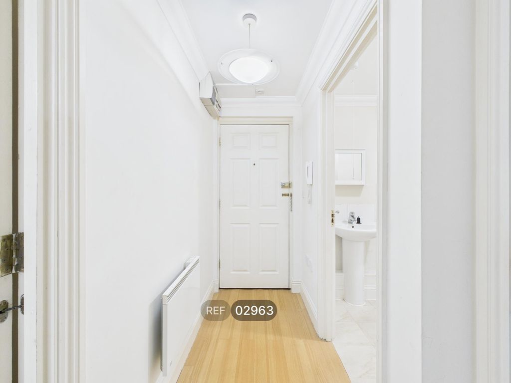 Property photo 2 of 12 Hallway