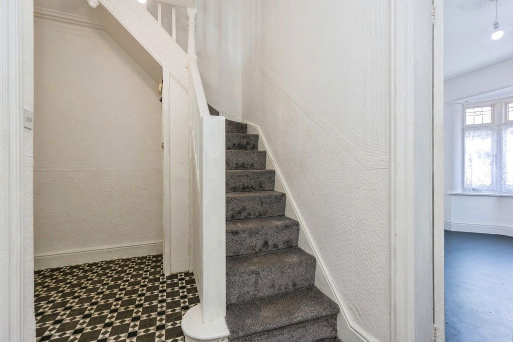Property photo 2 of 20 Pbox-Img.Jpg