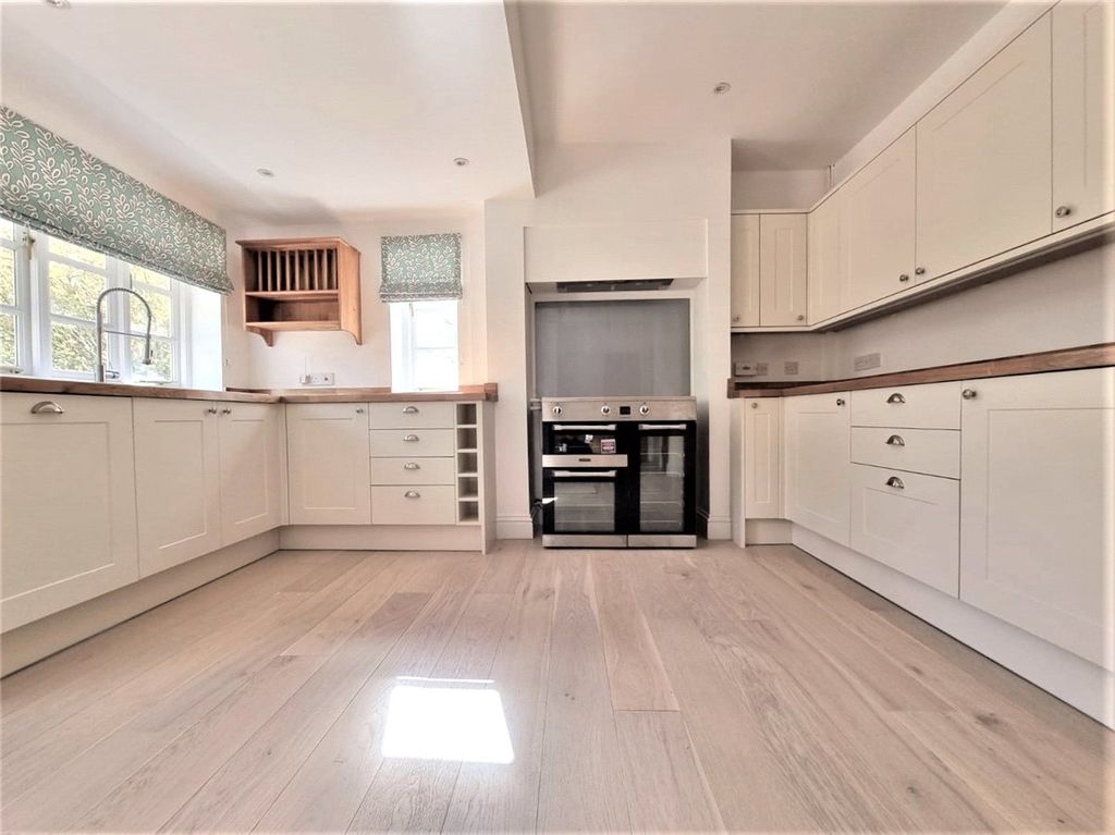 Property photo 2 of 12 Picture No. 26