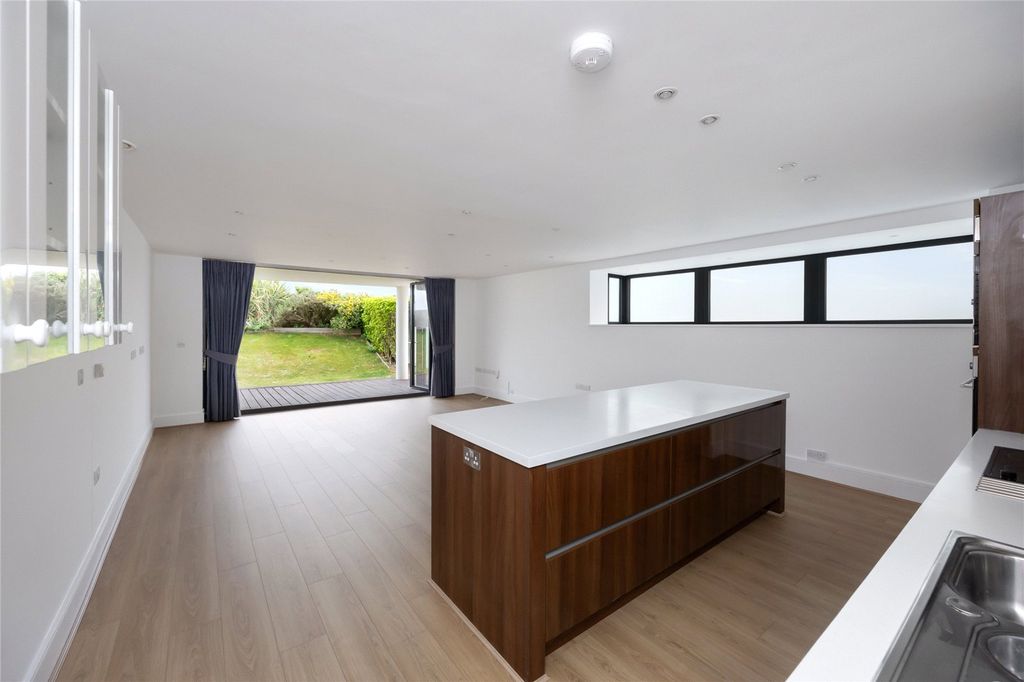 Property photo 3 of 20 Picture No. 04