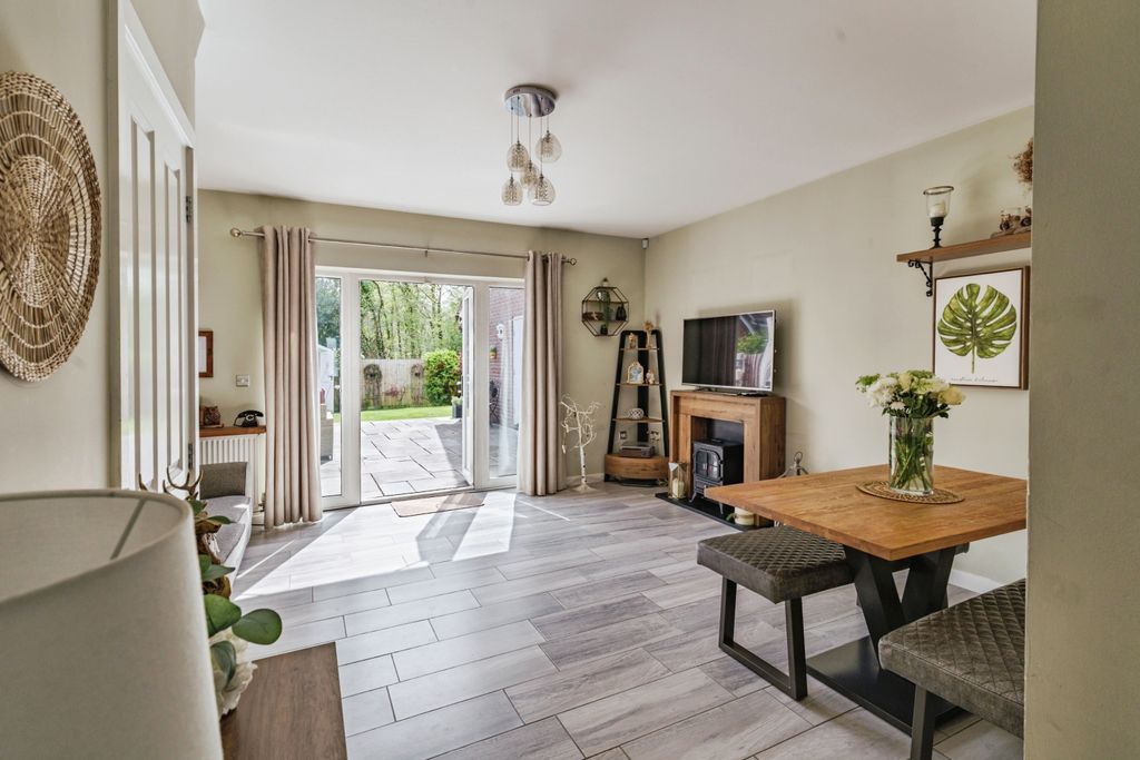 Property photo 2 of 20 Lounge/Dining Area