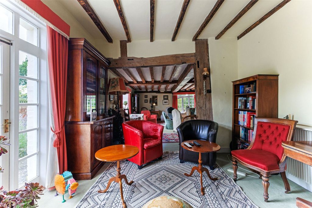 Property photo 3 of 23 Snug