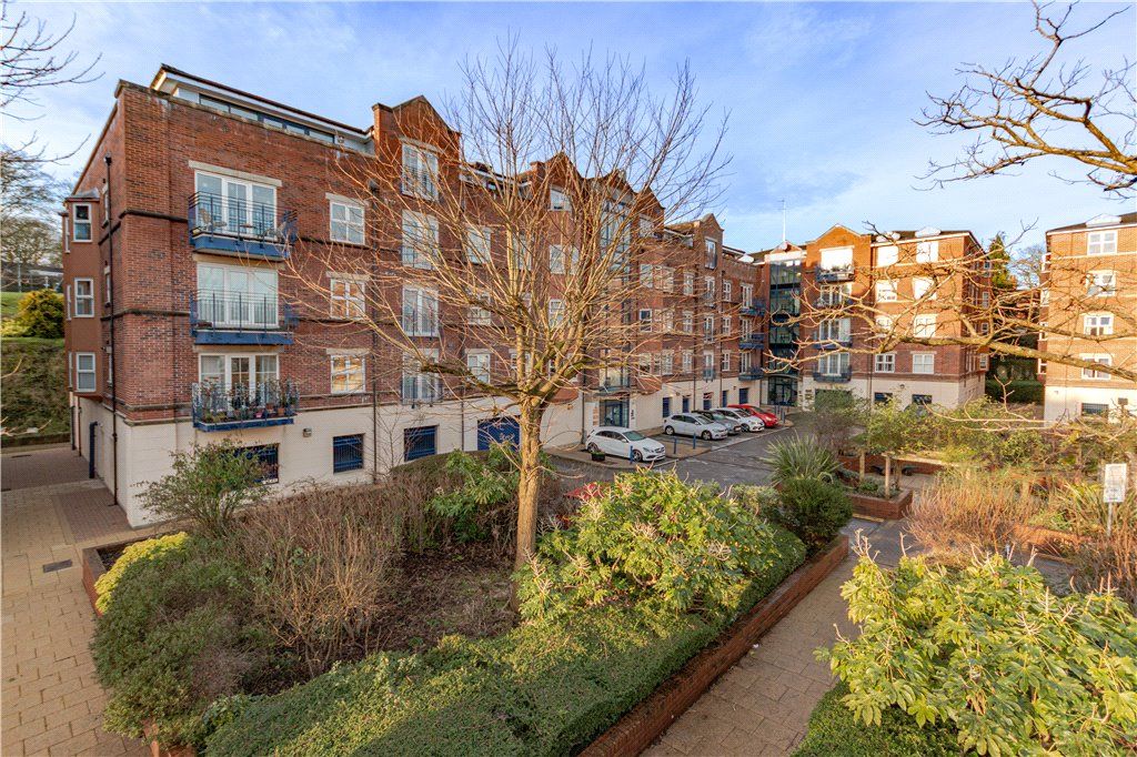 Property photo 1 of 10 Complex