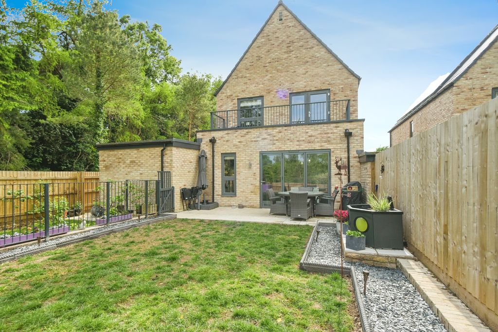 Property photo 2 of 21