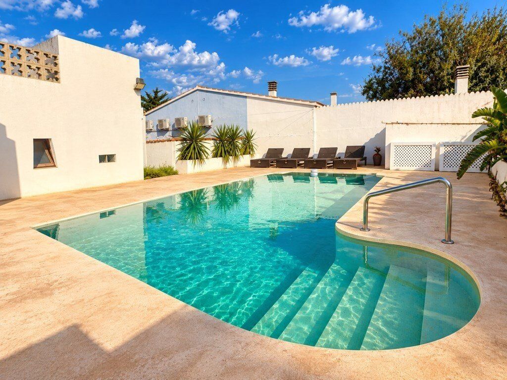 Property photo 1 of 19 Country House With Second Building And Pool Near Ciutadella