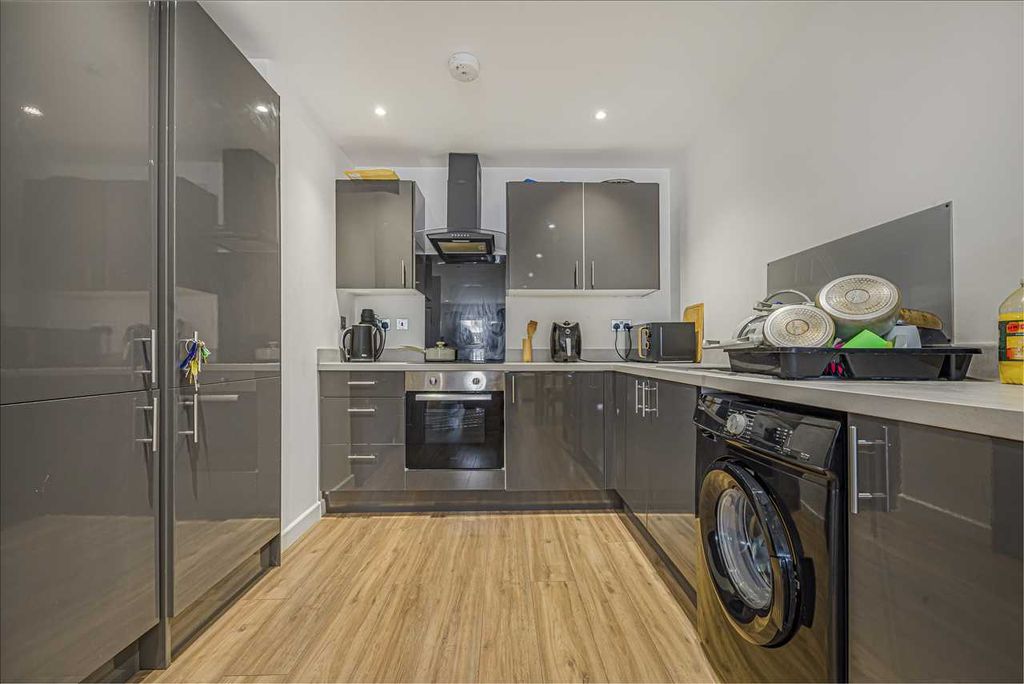 Property photo 2 of 8 Kitchen