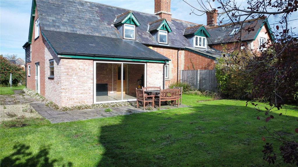 Property photo 2 of 12 Picture 2