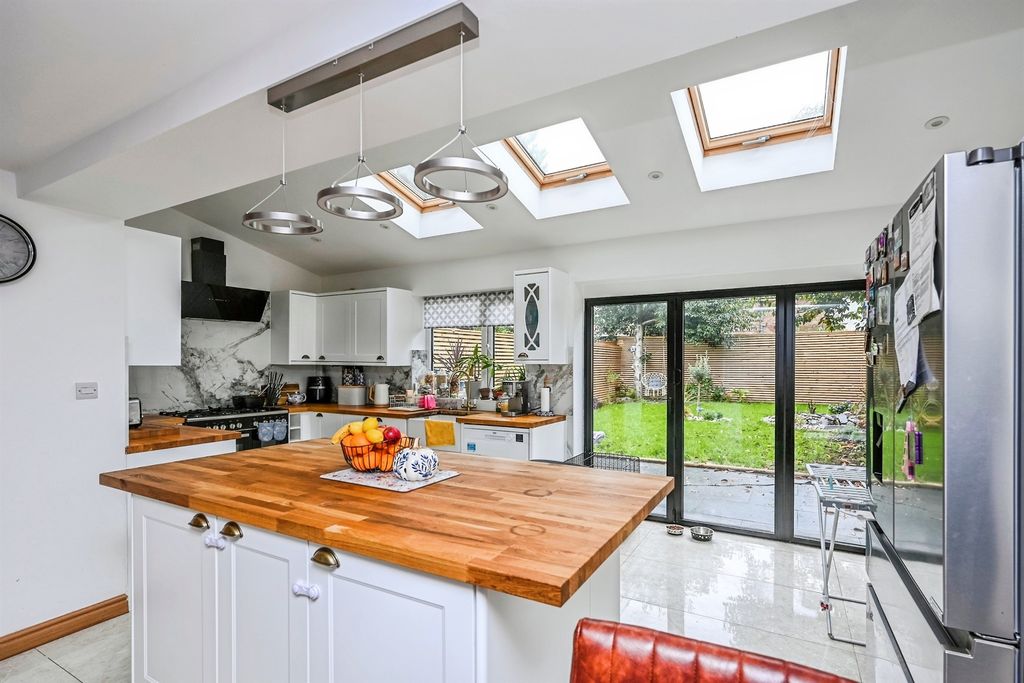 Property photo 2 of 16