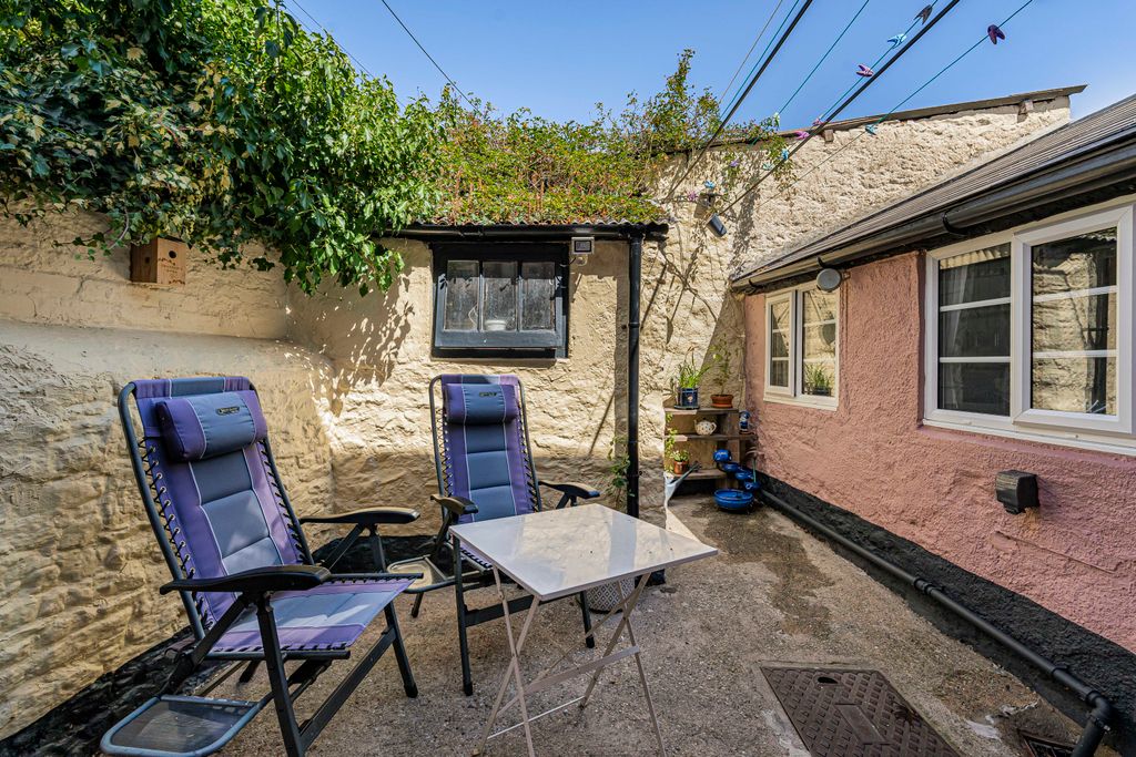 Property photo 2 of 21