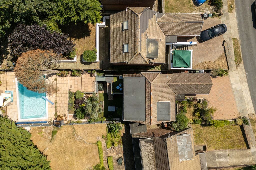 Property photo 1 of 24