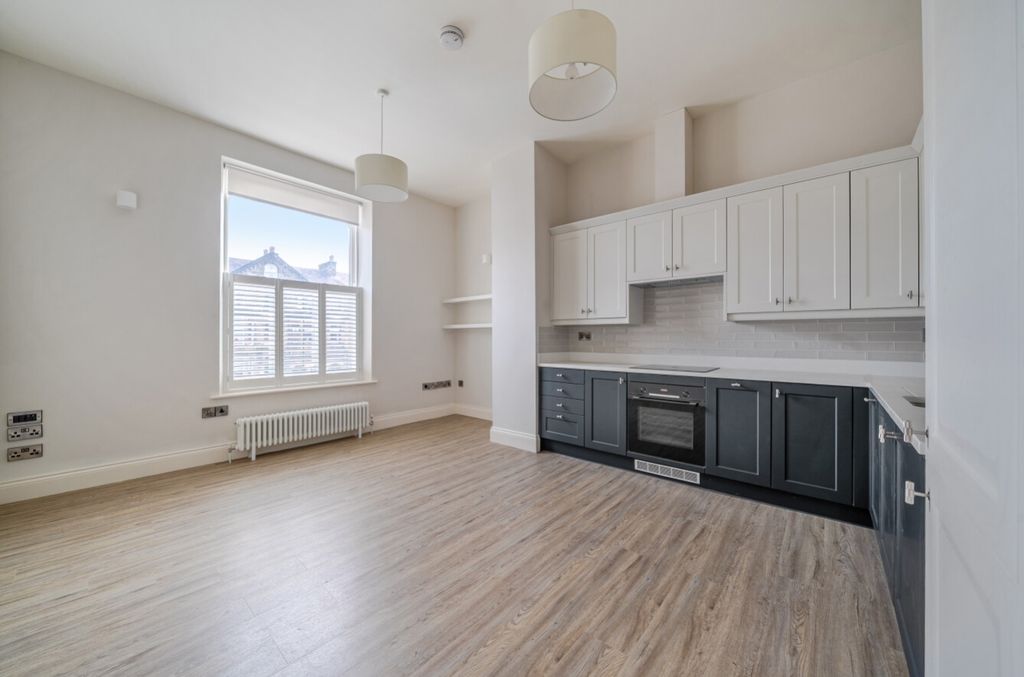Property photo 1 of 13 Ewemove Harrogate Apt One Living Kitchen