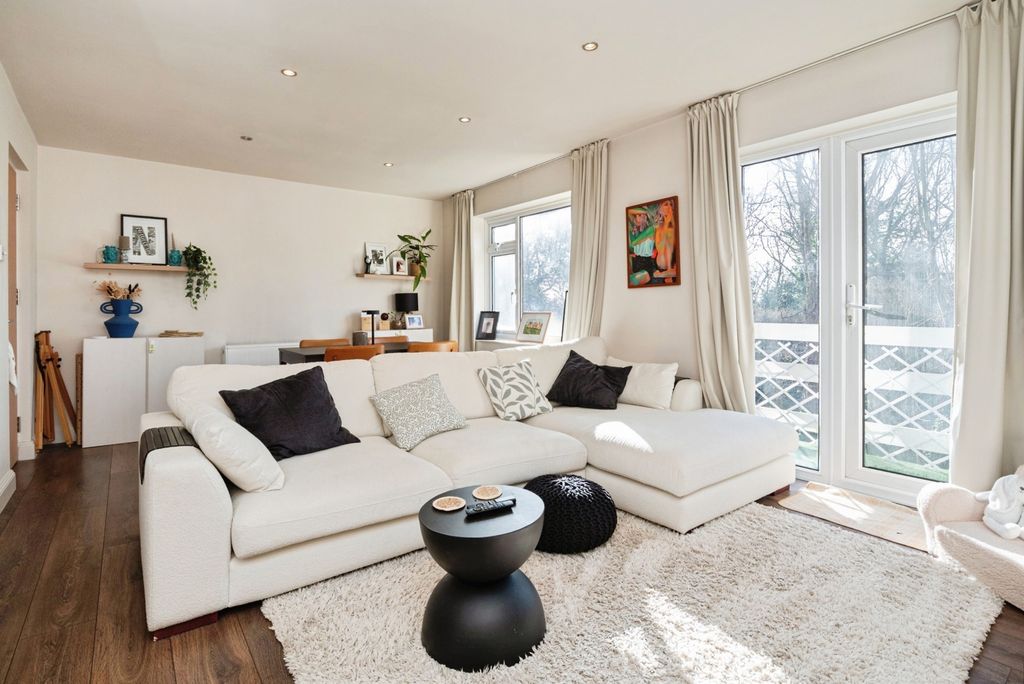 Property photo 3 of 30 Pbox-Img.Jpg