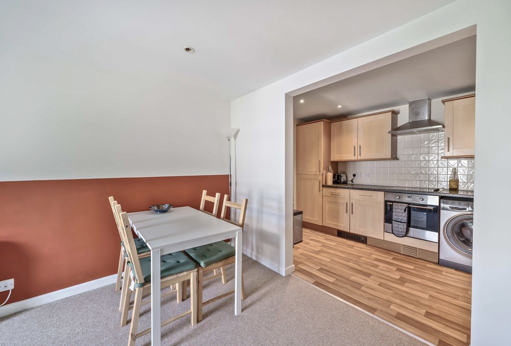 Property photo 3 of 9 1310437-11-684c02...