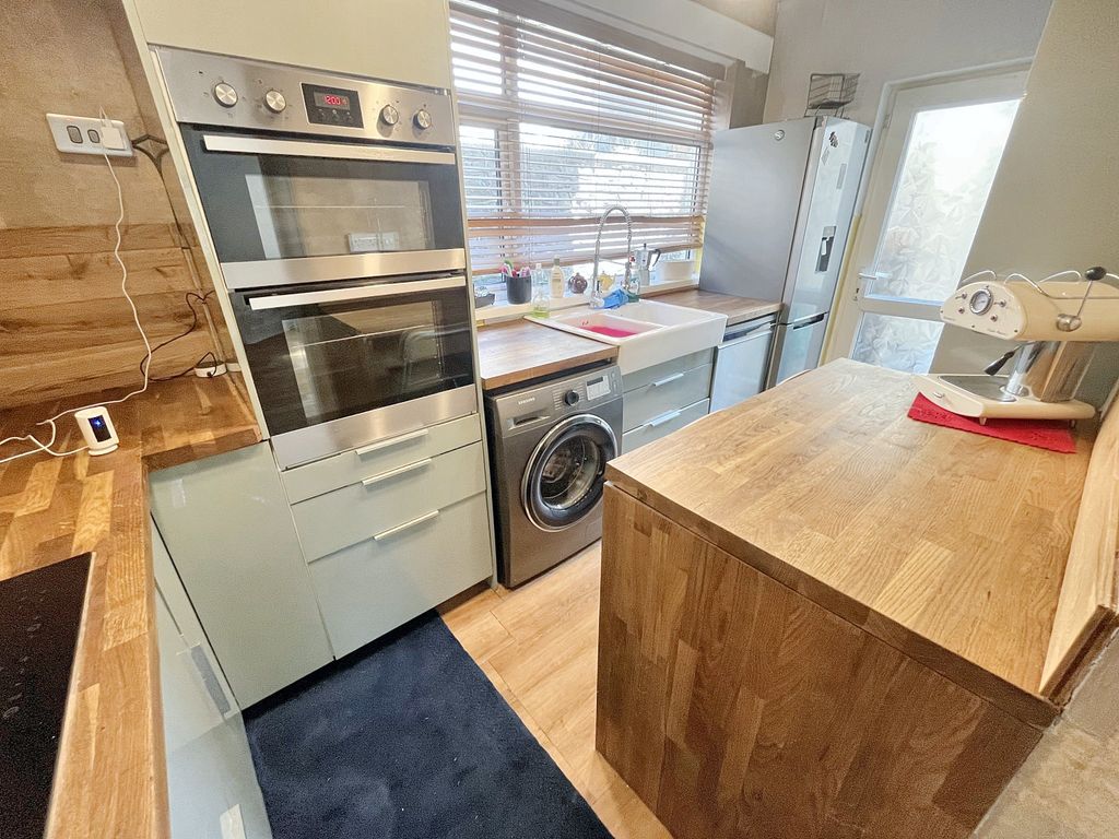 Property photo 2 of 20 Kit1