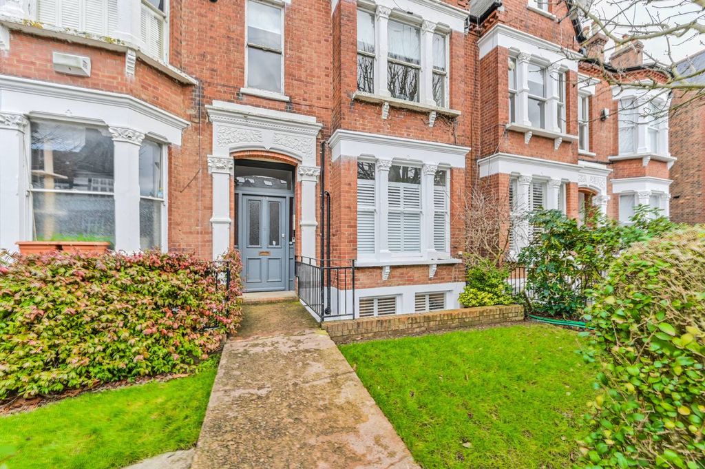 Property photo 1 of 32