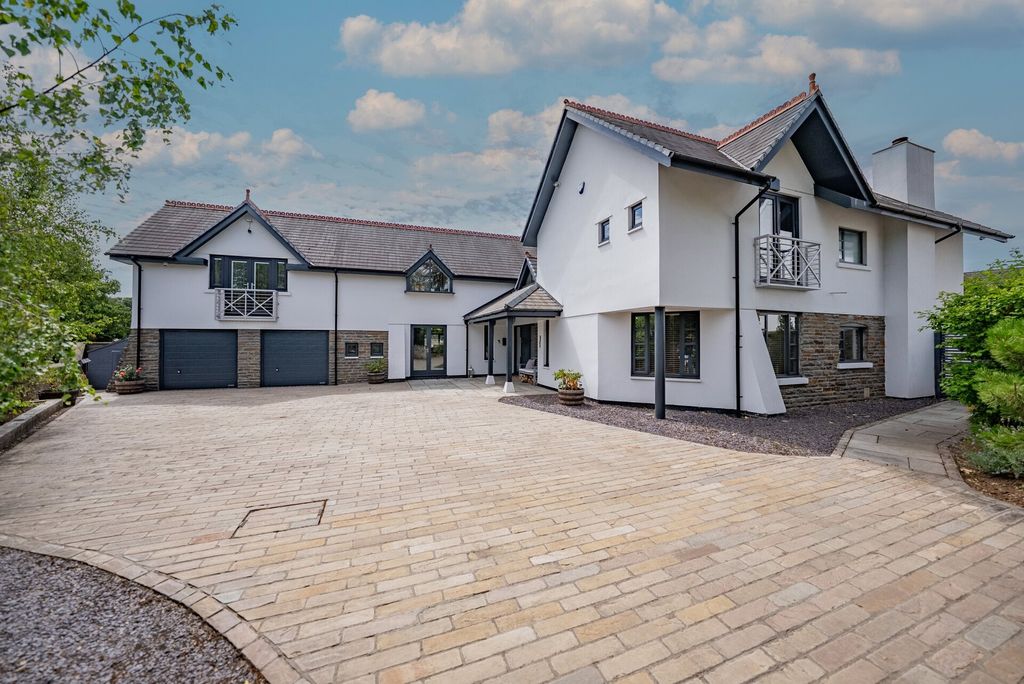 Property photo 1 of 39