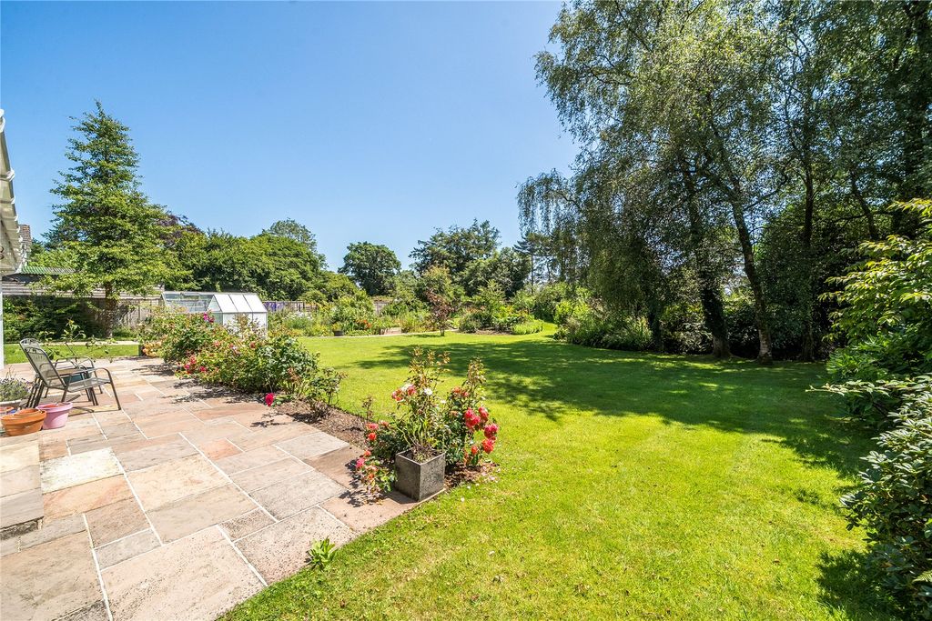 Property photo 2 of 14 Gardens