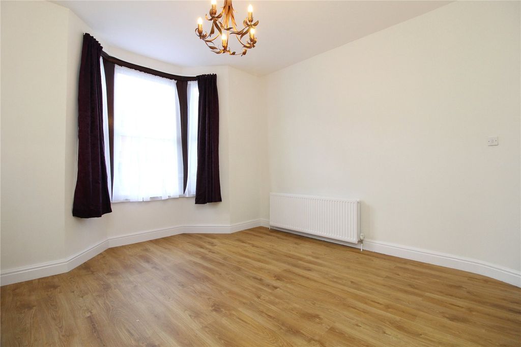 Property photo 2 of 13 Picture No. 32