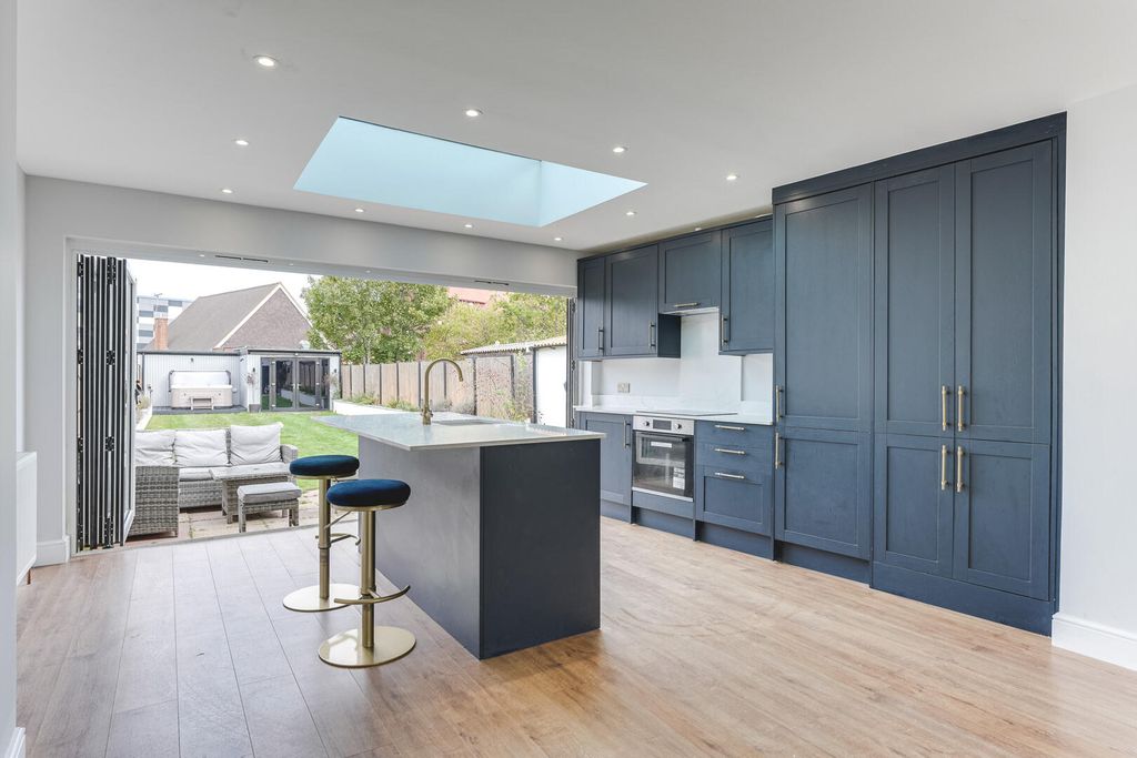 Property photo 2 of 27 Kitchen