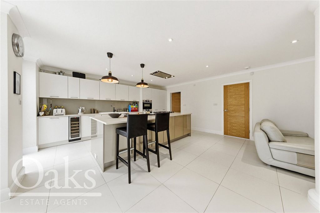 Property photo 3 of 16 Picture No. 12