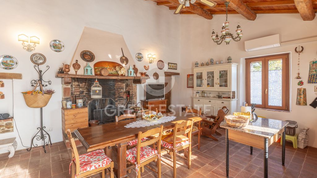 Property photo 2 of 65 Interiors