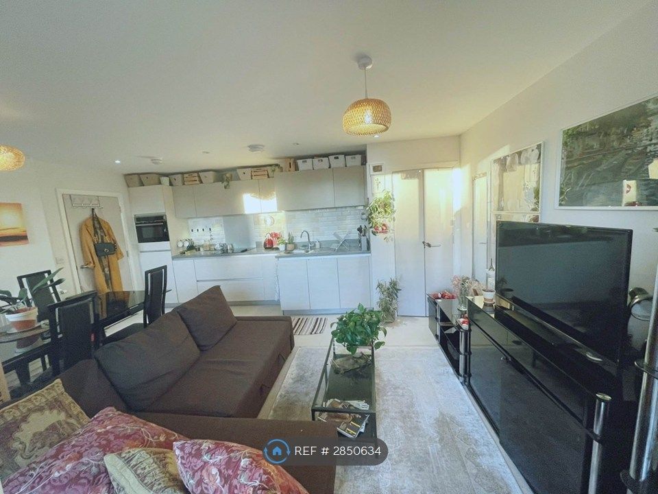 Property photo 1 of 10 Living Room