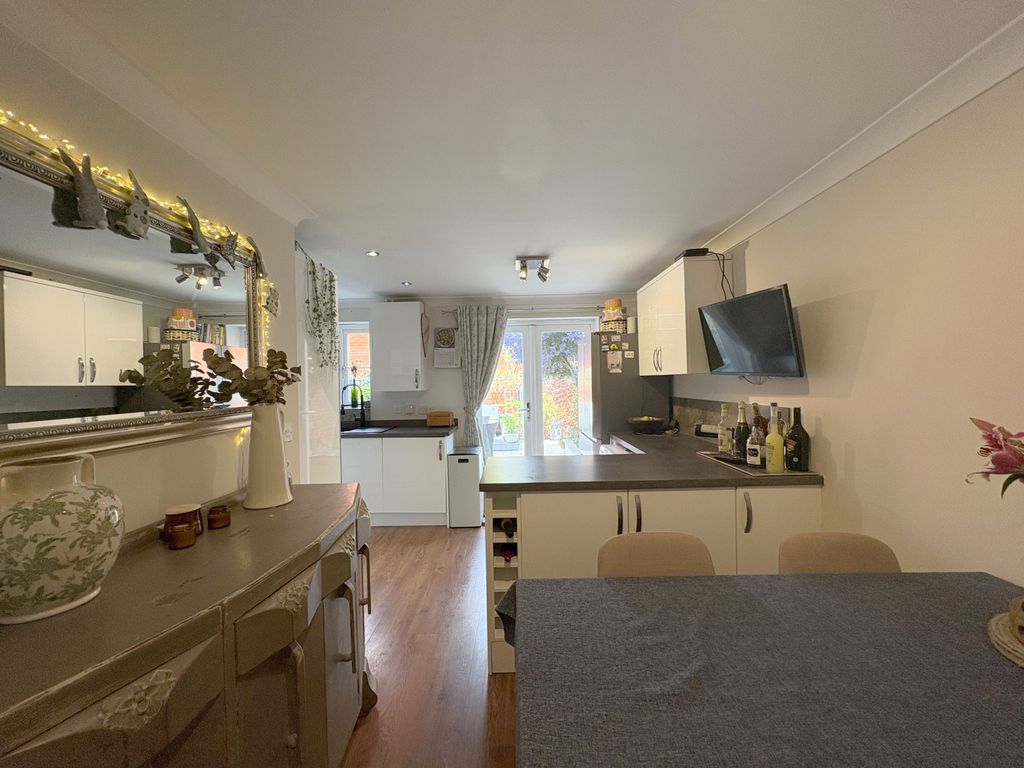 Property photo 3 of 19 Gallery