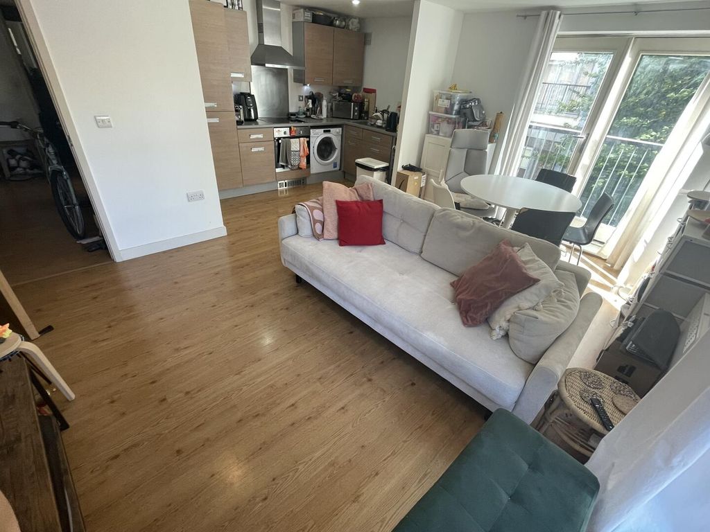 Property photo 3 of 7 Living Room