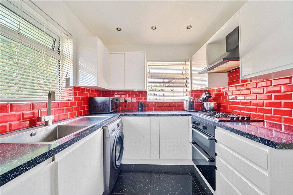 Property photo 3 of 12 Kitchen