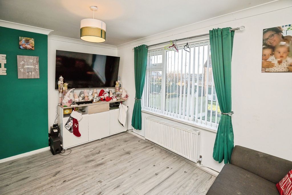 Property photo 3 of 17 Living Room