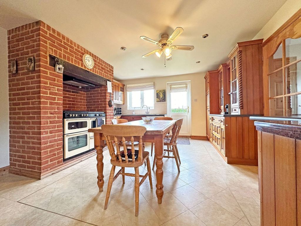 Property photo 2 of 28