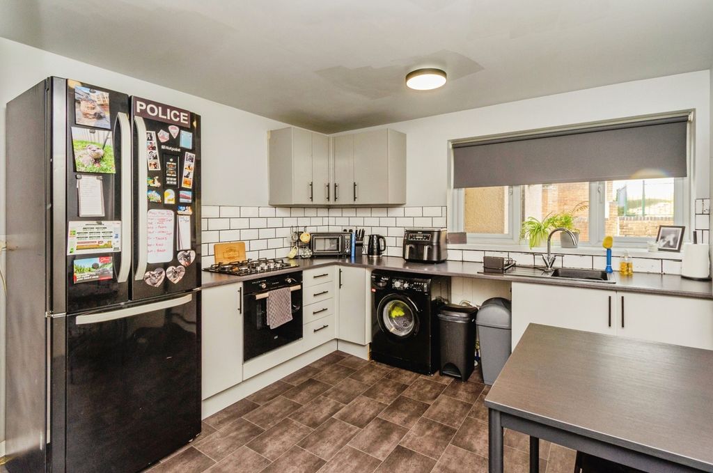 Property photo 2 of 17 Photo