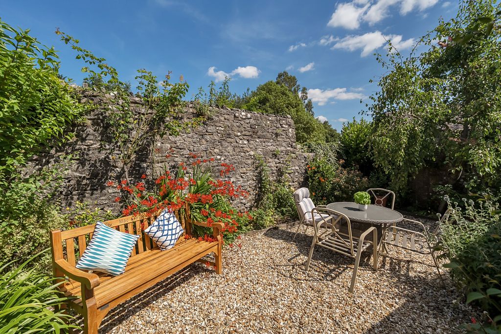 Property photo 3 of 23