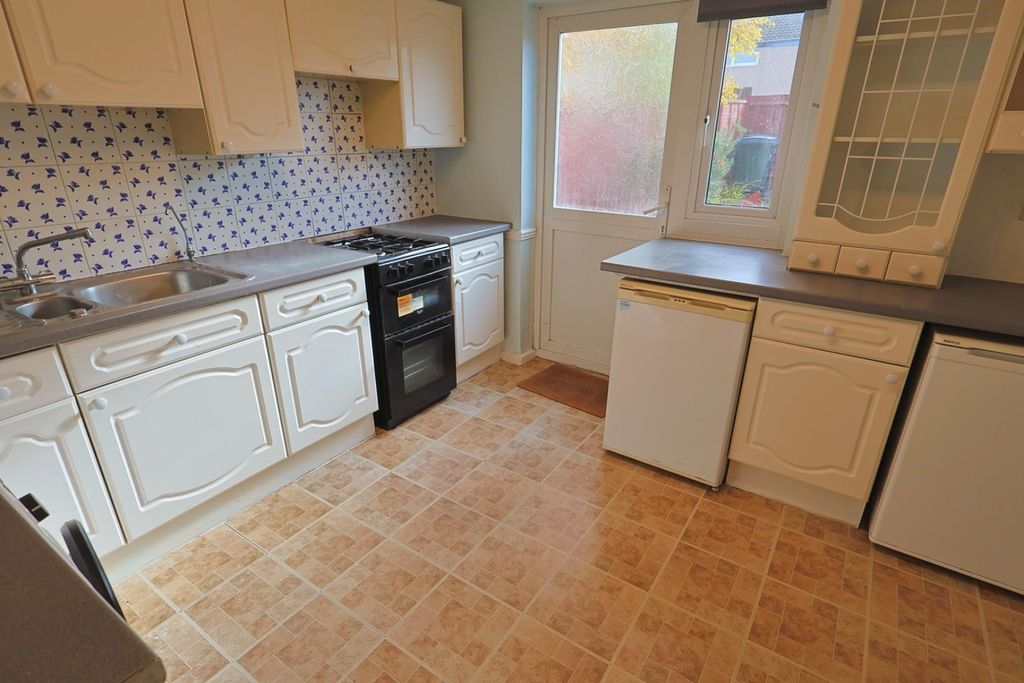 Property photo 3 of 15 Kitchen