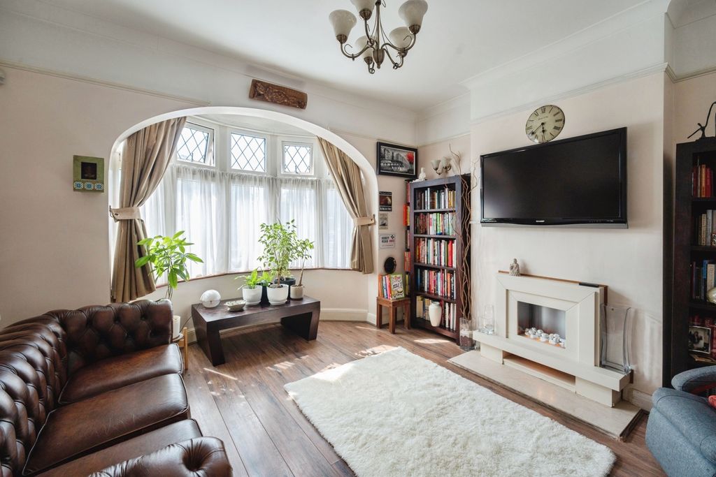 Property photo 3 of 21 Pbox-Img.Jpg