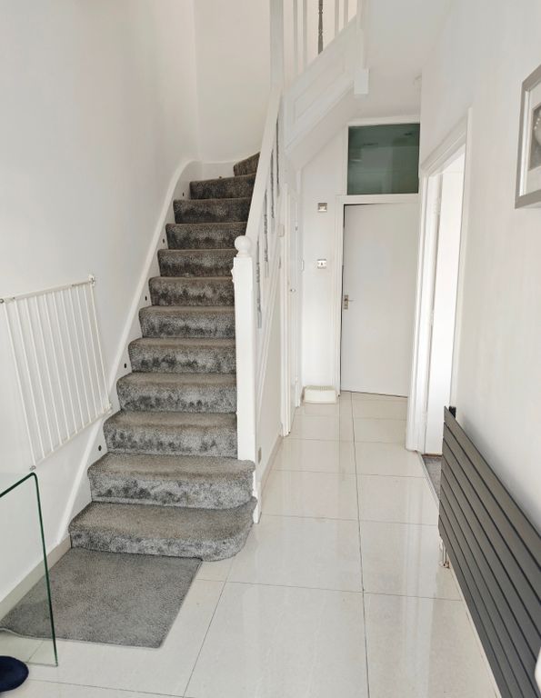 Property photo 3 of 25