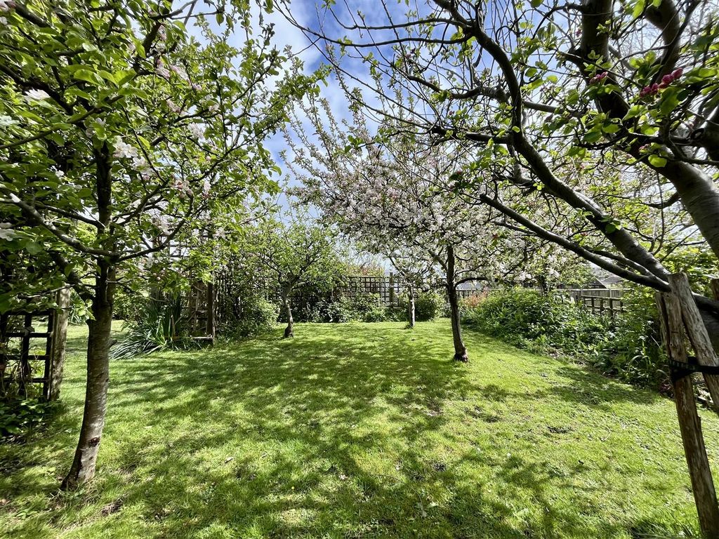 Property photo 2 of 25