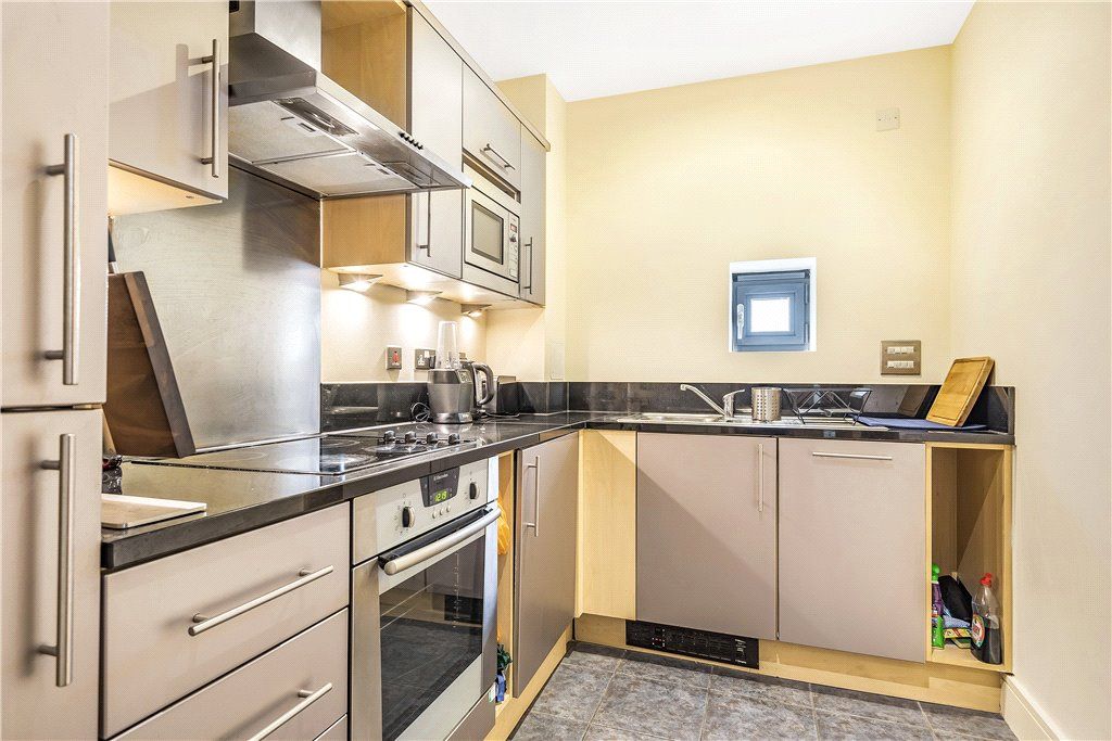 Property photo 3 of 10 Kitchen