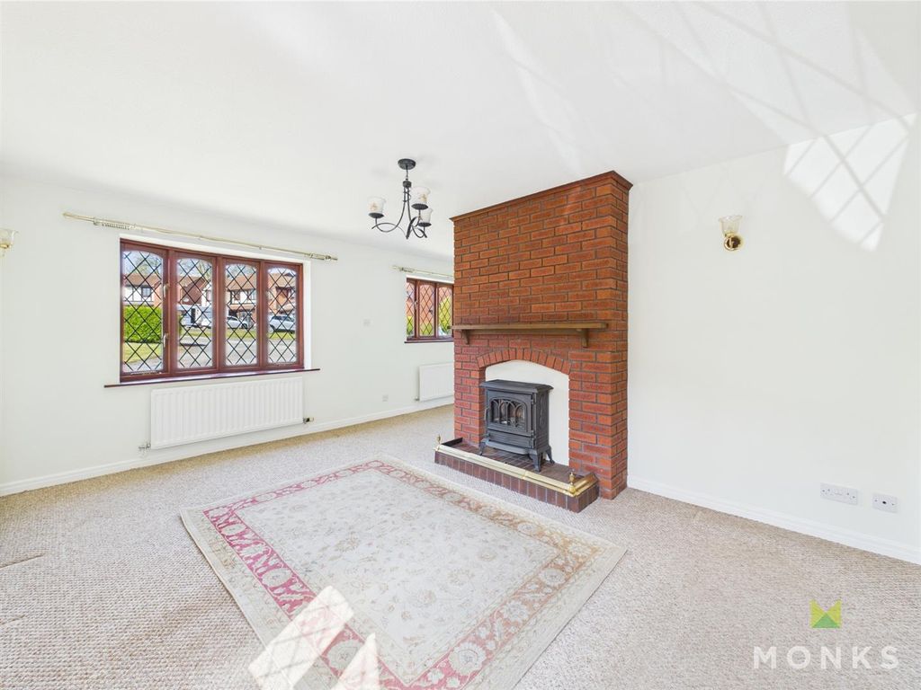 Property photo 3 of 24 Lounge