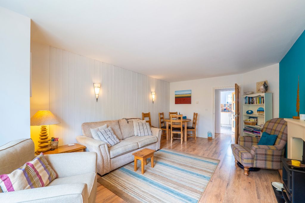 Property photo 3 of 18 4389577