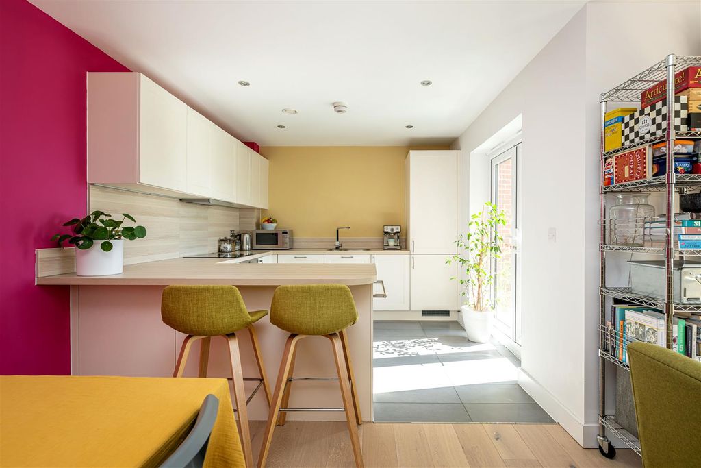 Property photo 3 of 13 Kitchen (1)