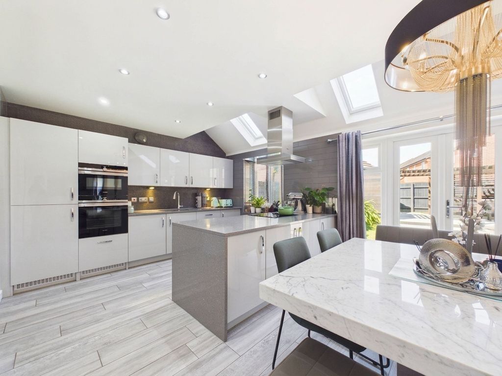 Property photo 2 of 32 Dining Kitchen