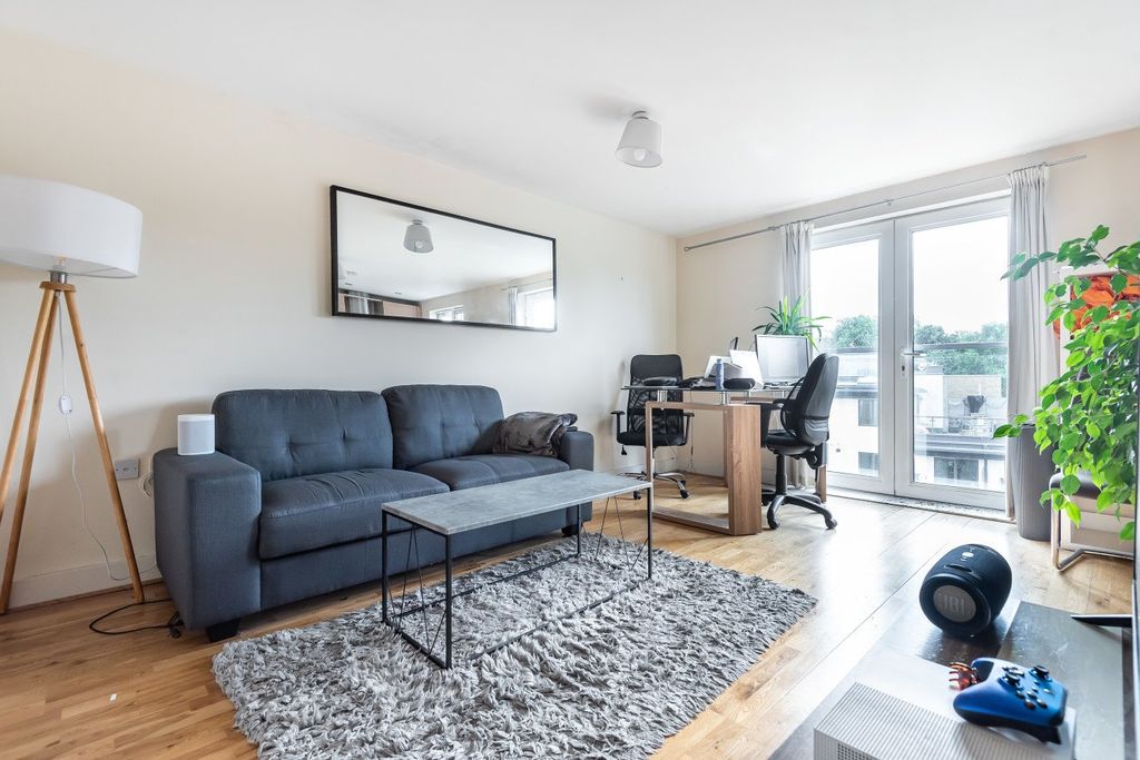 Property photo 2 of 9 Picture No. 12